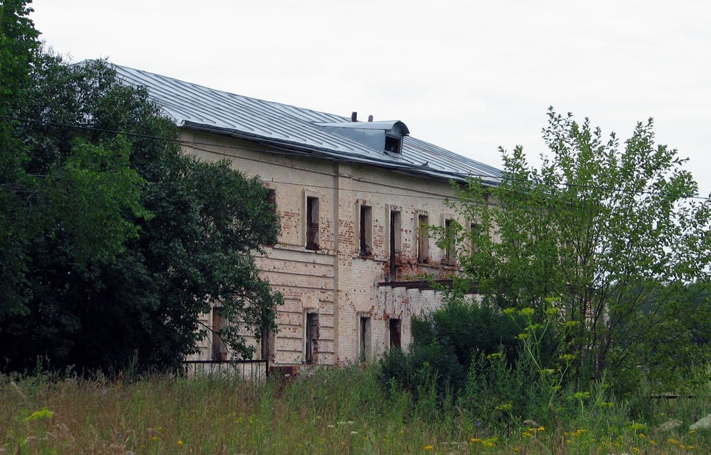 Усадьба Барятино Калужская область, Тарусский район. Дом управляющего. Лето 2011.