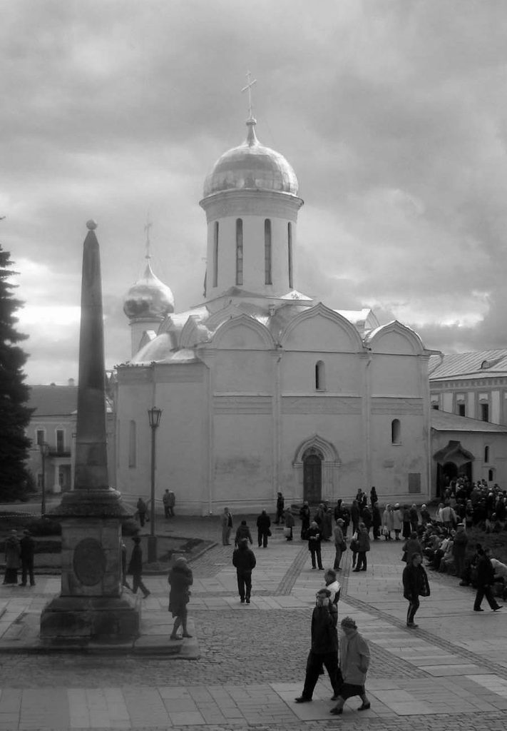 Собор Троицы Живоначальной в Троице-Сергиевой лавре, г. Сергиев Посад, Московская область. Осень 2008.