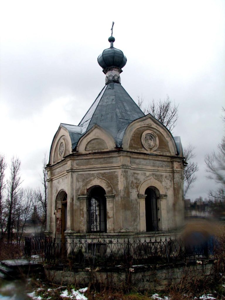 Александро-Невская часовня на бывшей Торговой площади в Старице в Старице Тверской области. Ноябрь 2008.