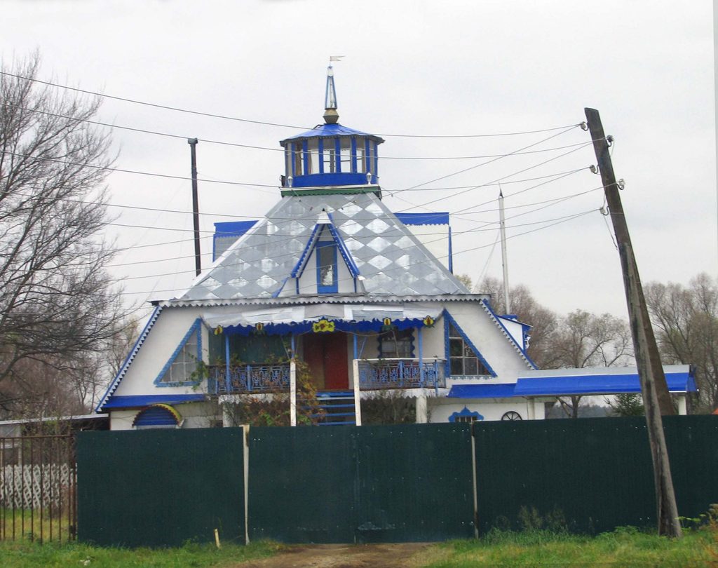 Калужская область, Жуковский район, село Ивановское. Дом Осень 2011.