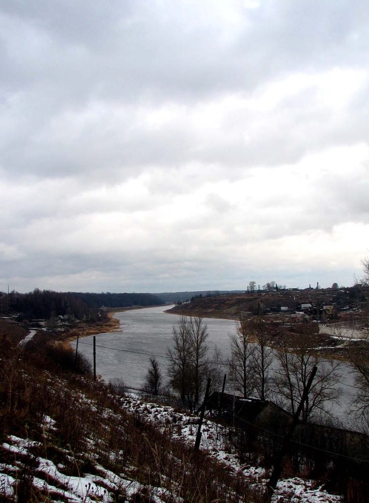 Река Волга в Старице Тверской области. Ноябрь 2008.