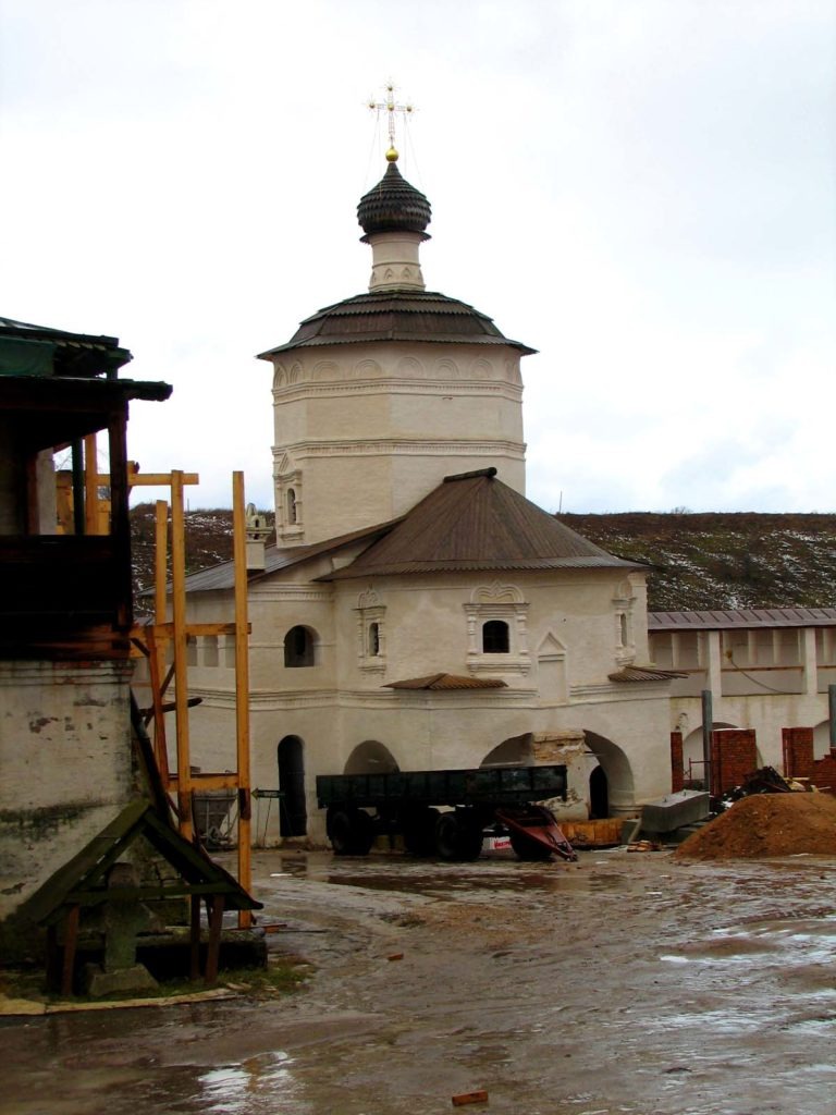 Церковь Иоанна Богослова в Успенском монастыре. Тверская обл., Старицкий р-н, г. Старица. Ноябрь 2008.