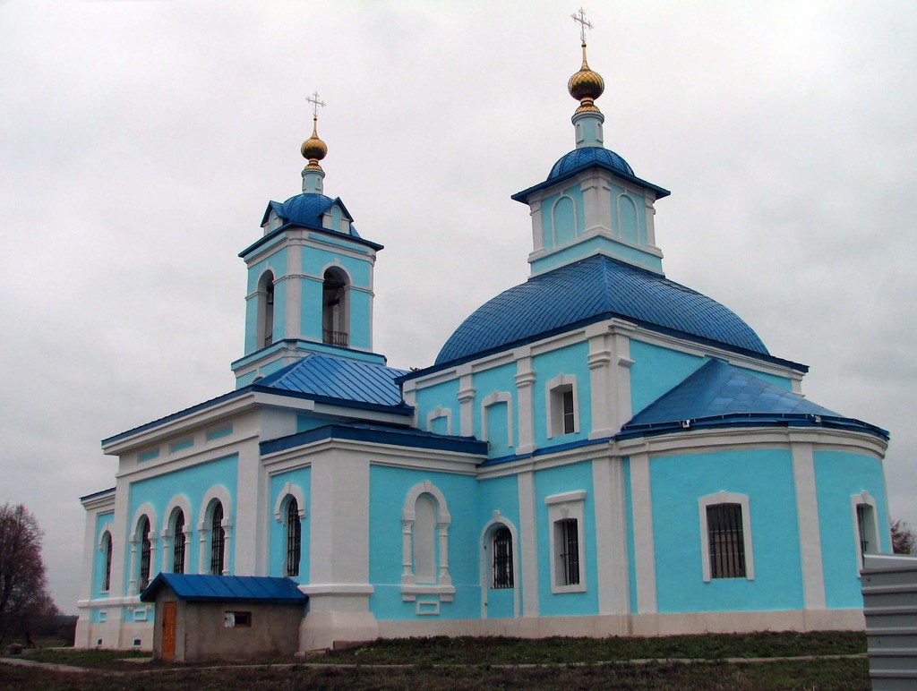 Калужская область, Жуковский район, село Ивановское. Церковь Рождества Пресвятой Богородицы. Осень 2011.