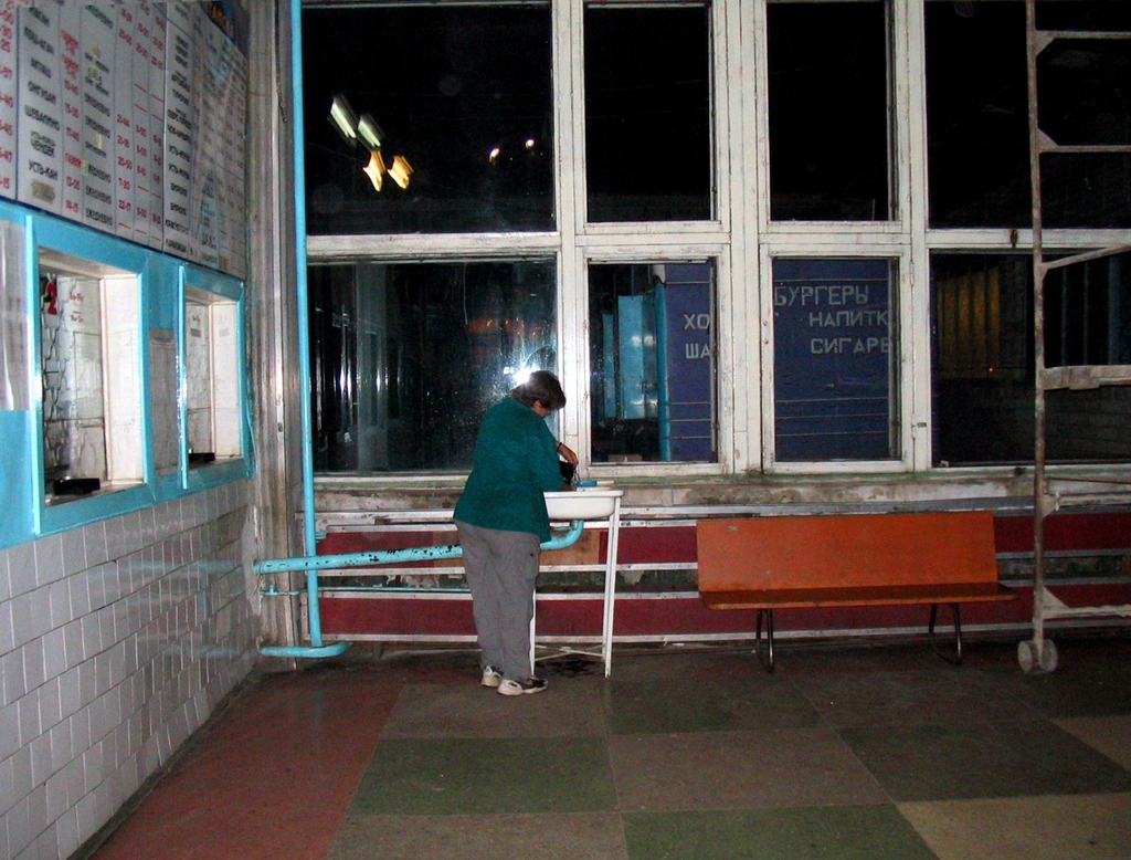 Горно-Алтайск. Автовокзал.Лето 2004.