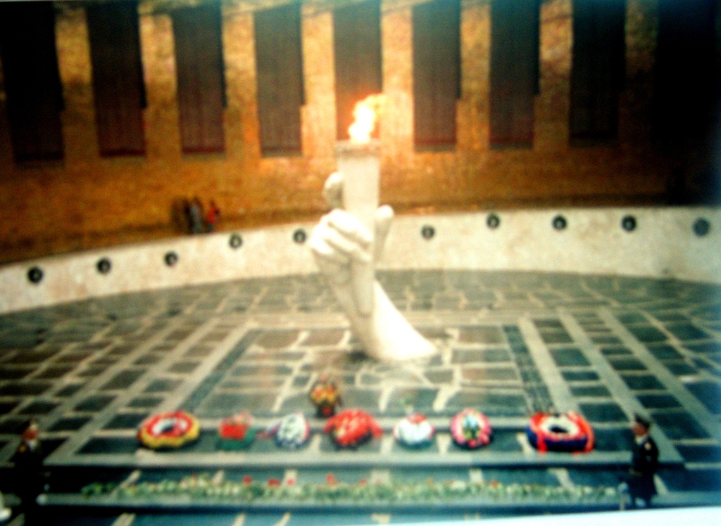 г. Волгоград. Мамаев курган. Лето2004.
