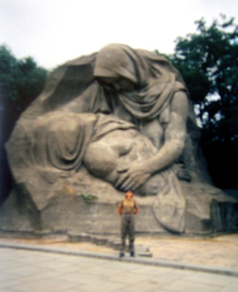 г. Волгоград. Мамаев курган. Лето2004.