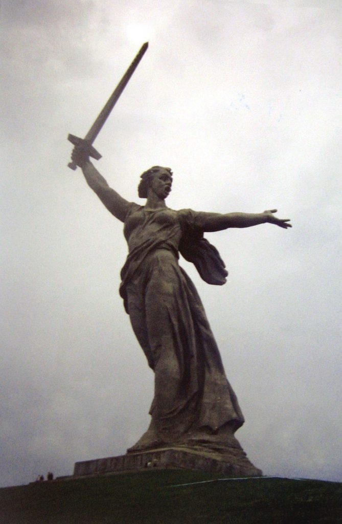 г. Волгоград. Мамаев курган. Родина-Мать. Лето2004.