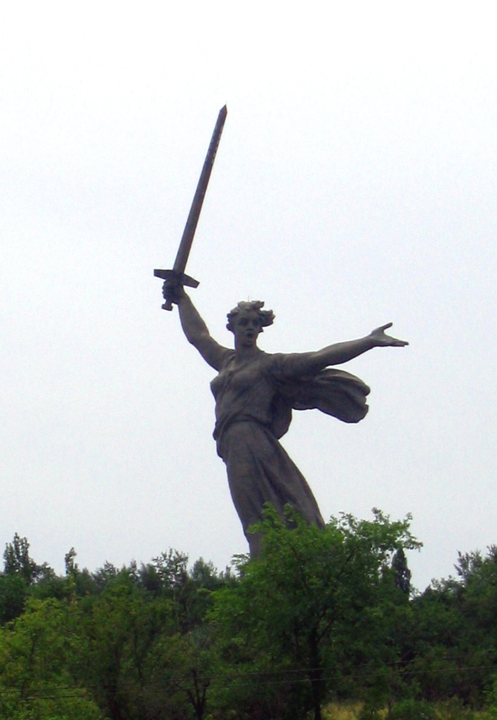 г. Волгоград. Мамаев курган. Родина-Мать. Лето2004.