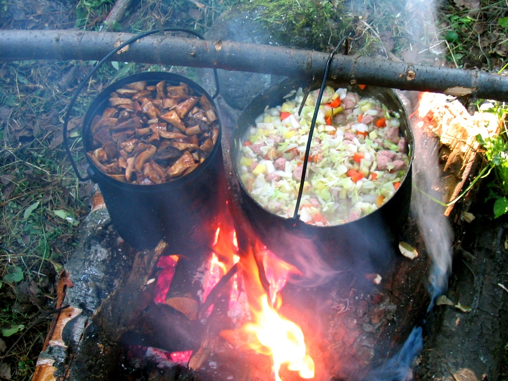 Слюдя́нка — город Иркутской области. Лето 2004.