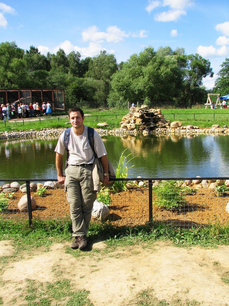 Калужская обла., Жуковский р-н, д.Воробьи. Парк птиц. Лето 2009.