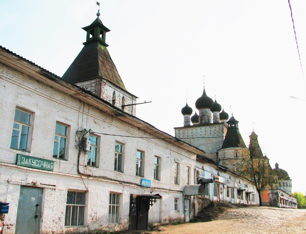 Поселок городского типа Борисоглебский Ярославской области. Борисоглебский монастырь. Весна 2009.
