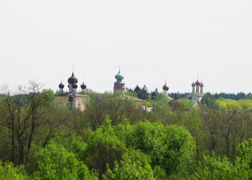 Поселок городского типа Борисоглебский Ярославской области. Борисоглебский монастырь. Весна 2009.