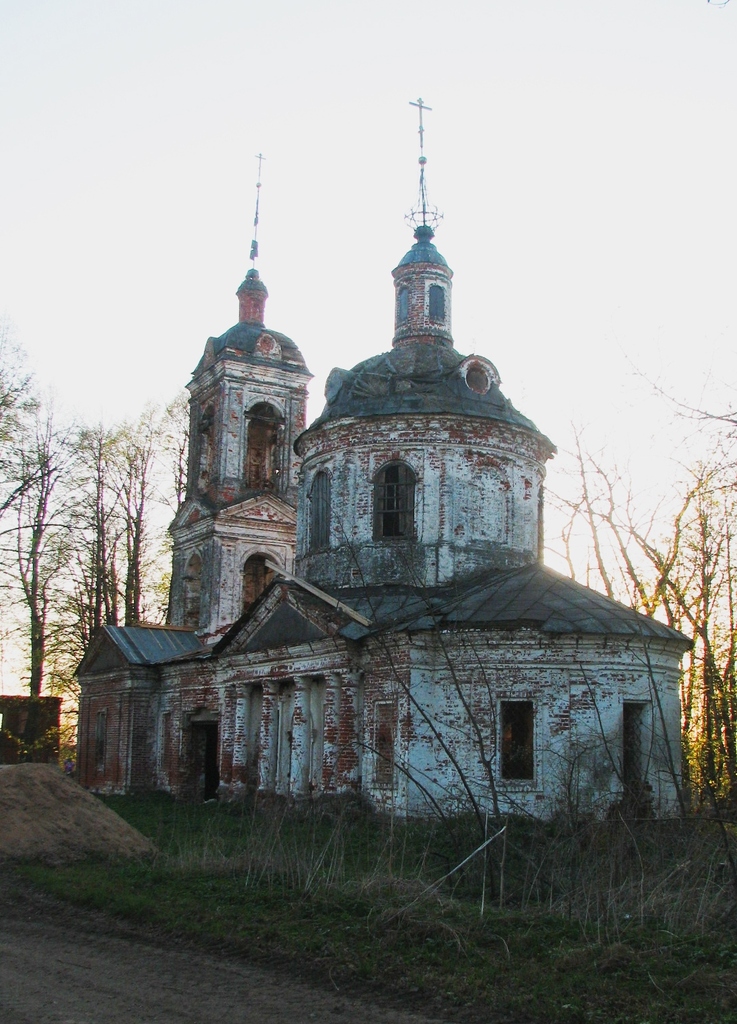 Ярославская обл., Ростовский р-н, с. Козохово. Казанская церковь. Весна 2009.