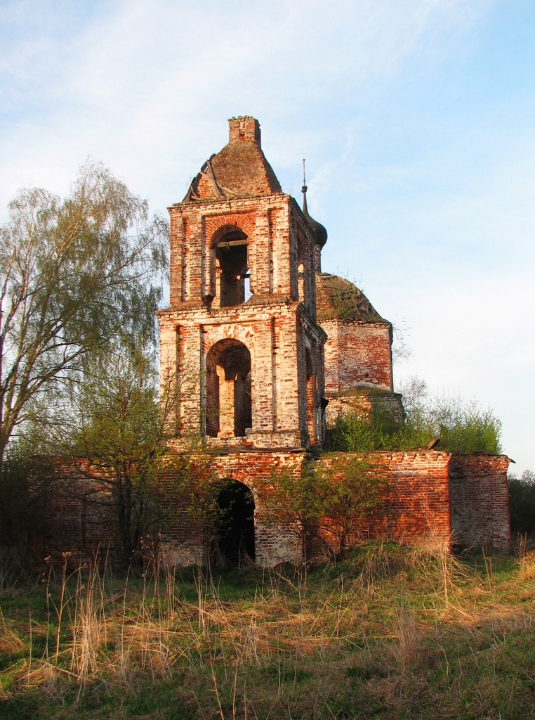 Ярославская обл., Борисоглебский р-н, с. Внуково. Покровская Церковь. Весна 2009.